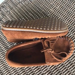 Minnetonka size 2 leather moccasins shoes